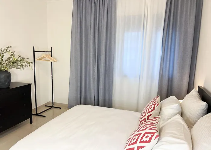 Spacious, Near & Easy Parking - By Solstad